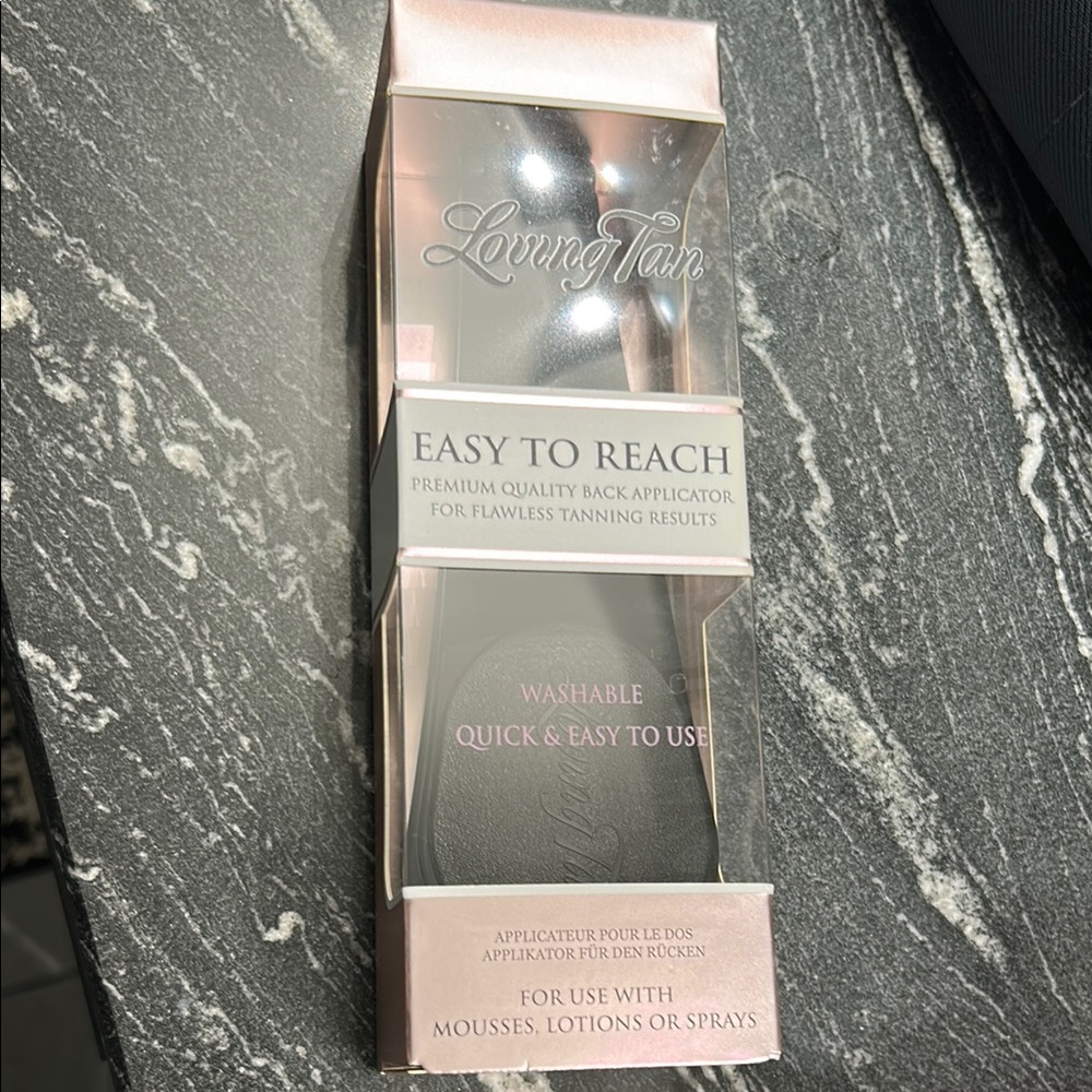 Loving Tan Easy to Reach Back Applicator - Elegant Pink